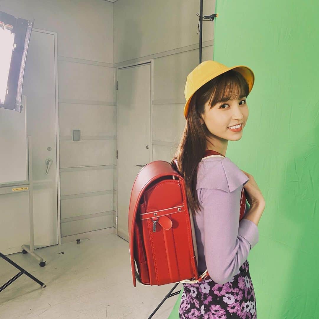 角谷暁子のインスタグラム：「今日は、日本で最初の小学校が開校した日、だったそうです。みなさん一週間お疲れ様でした ☺︎ #明日のBSテレ東は？」