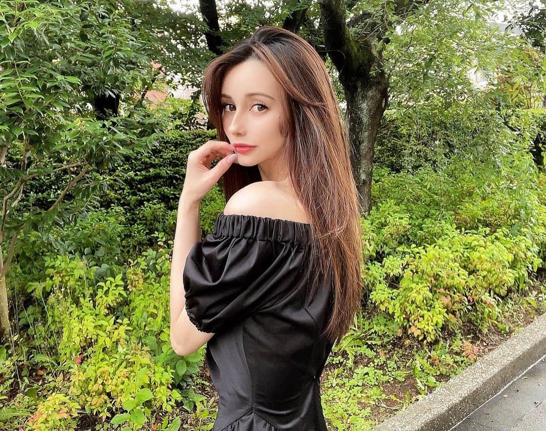 ダレノガレ明美さんのインスタグラム写真 - (ダレノガレ明美Instagram)「久しぶりに衣装載せます🌹 時間なくてなかなか収録前撮れないの🥲今日は撮れました✨ ワンピース @eimyistoire_official  靴 @dianashoespress  アクセ @roomx601」5月21日 22時20分 - darenogare.akemi