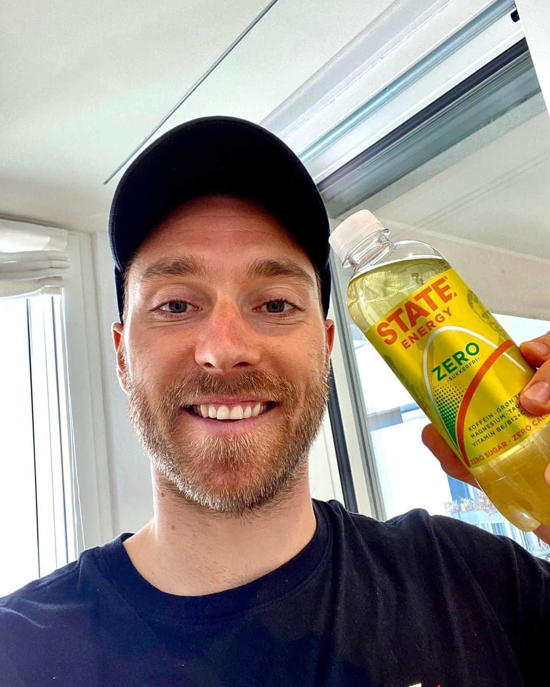 クリスティアン・エリクセンさんのインスタグラム写真 - (クリスティアン・エリクセンInstagram)「Since 2015 I have been a co-owner and ambassador for @statedrinks 🇩🇰🥤🙌🏻 | Now I am really happy to present our new Zero Sugar energy drink together with @carowozniacki ! Try it out!☀️  #MADEINDENMARK #CE24」5月21日 22時22分 - chriseriksen8