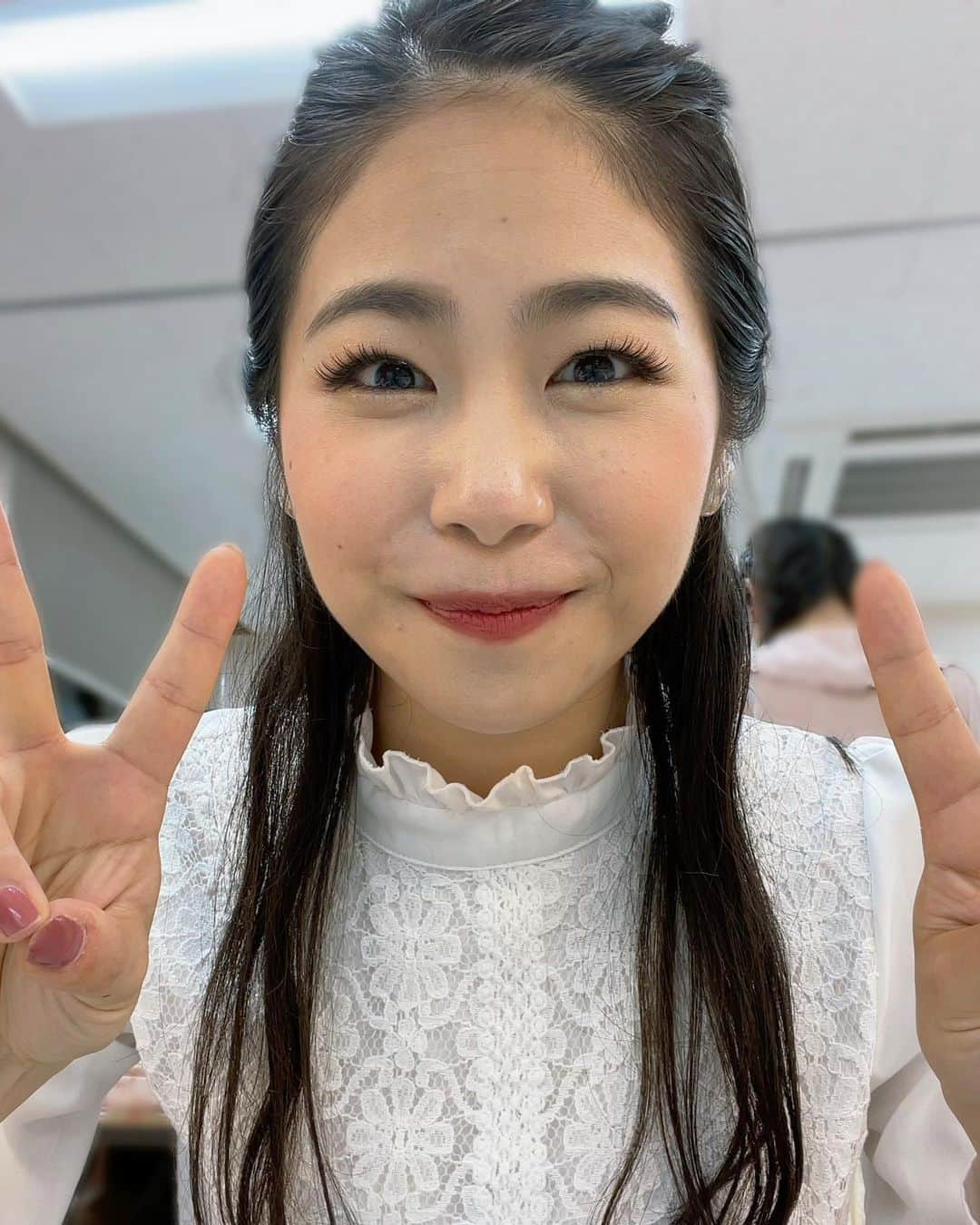 井上希美のインスタグラム：「インカメ、タイマーにして撮ってみたけど、どうすることもできなくて結果こうなった人。  『踊る！埼玉』本日もありがとうございました。 本当にね、エネルギーを毎回いただいています。  明日は月組🌙星組✨二回公演です。 届けます、こころざし。  お楽しみにー！  お気をつけてご来場くださいませ！  #踊る埼玉」