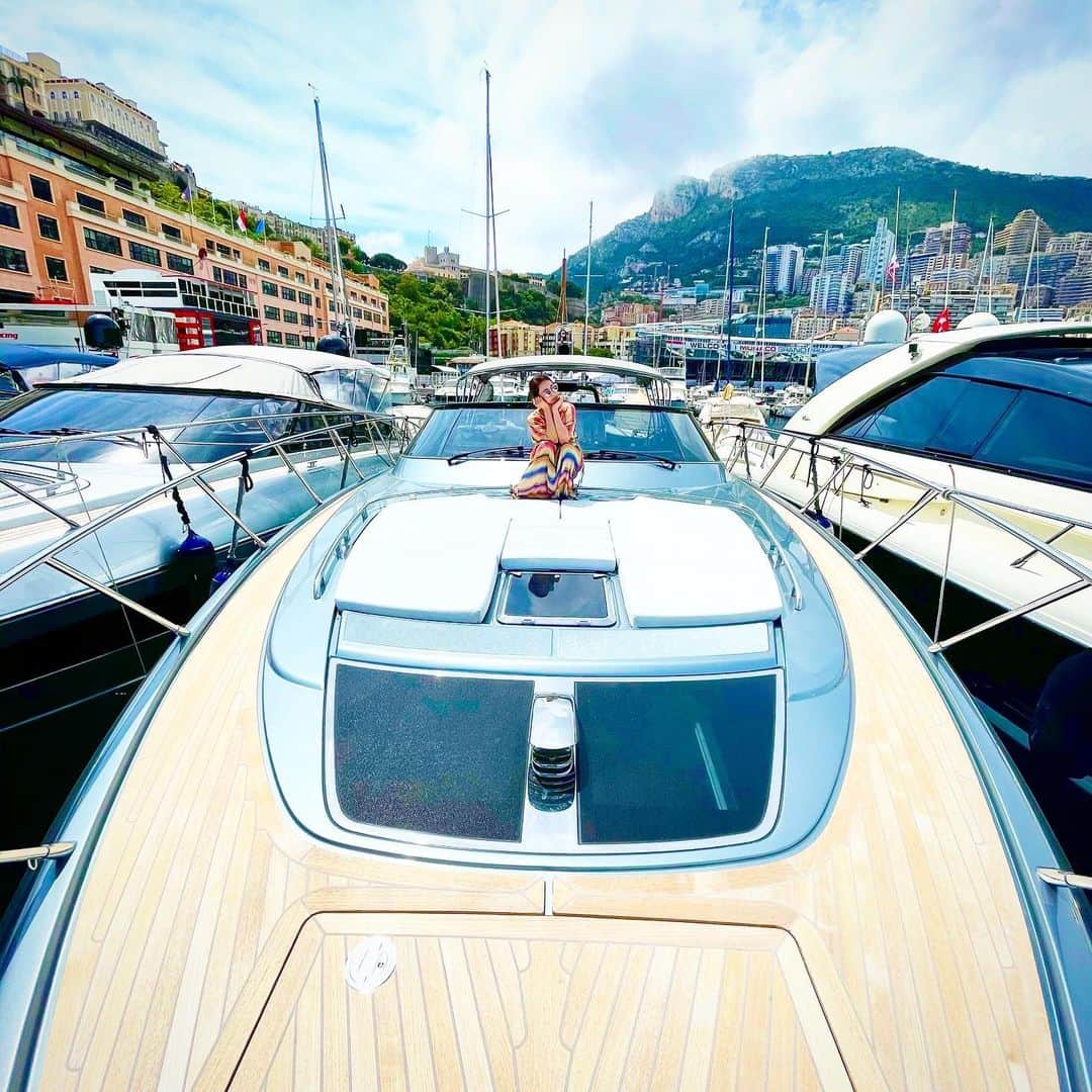 龍真咲さんのインスタグラム写真 - (龍真咲Instagram)「Start Monaco Life 🇲🇨‼️ 無事渡航しました✈️ 新しい生活が始まります。 Monacoでは隔離はありません。 が、絶賛Monaco GP真っ只中🏎やはり例年よりは静かみたいです。規制もとても厳しくされています。マスク警察の厳しさ、はんぱないです💥💥、なので、しばらくは船でサウンドを楽しみつつ。。ゆっくりしようと思います😊 帰国までに、色々と挑戦したいです⤴︎⤴︎⤴︎ 引き続き、RADIOも聴いてね📻 #MonacoLife #Riva 船は女の子👸 #Riva初対面⛴ #Monaco在住の日本人の方いるかな？ うがい、手洗い、マスク今まで以上につとめて行きたいと思います⚠️ ほんと、月組観れてよかった🌟 応援、よろしくお願いします🌙」5月21日 22時25分 - masaki_ryu