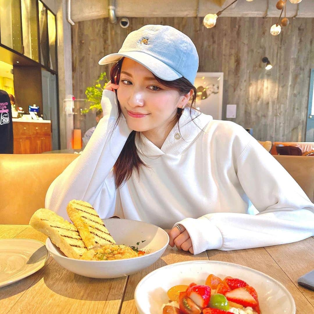 戸田れいさんのインスタグラム写真 - (戸田れいInstagram)「いつかのランチの写真🤤🍴 わたしの大好きなブッラータと @cjd_mika の大好きなフムス🐣♥️ みか山紀信さんに撮ってもらった写真溜まってきてるから載せていかなきゃ😇 ・ ・ ・ #みか山紀信 #フムス#ブッラータ#彼女とデートなうに使っていいよ」5月21日 22時49分 - rei_toda