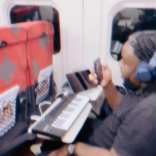日野賢二のインスタグラム：「Turn any Bullet Train to Rehearsal/Recording Studio!新幹線の中をリハーサル／レコーディングスタジオ にする場合。。。。。」