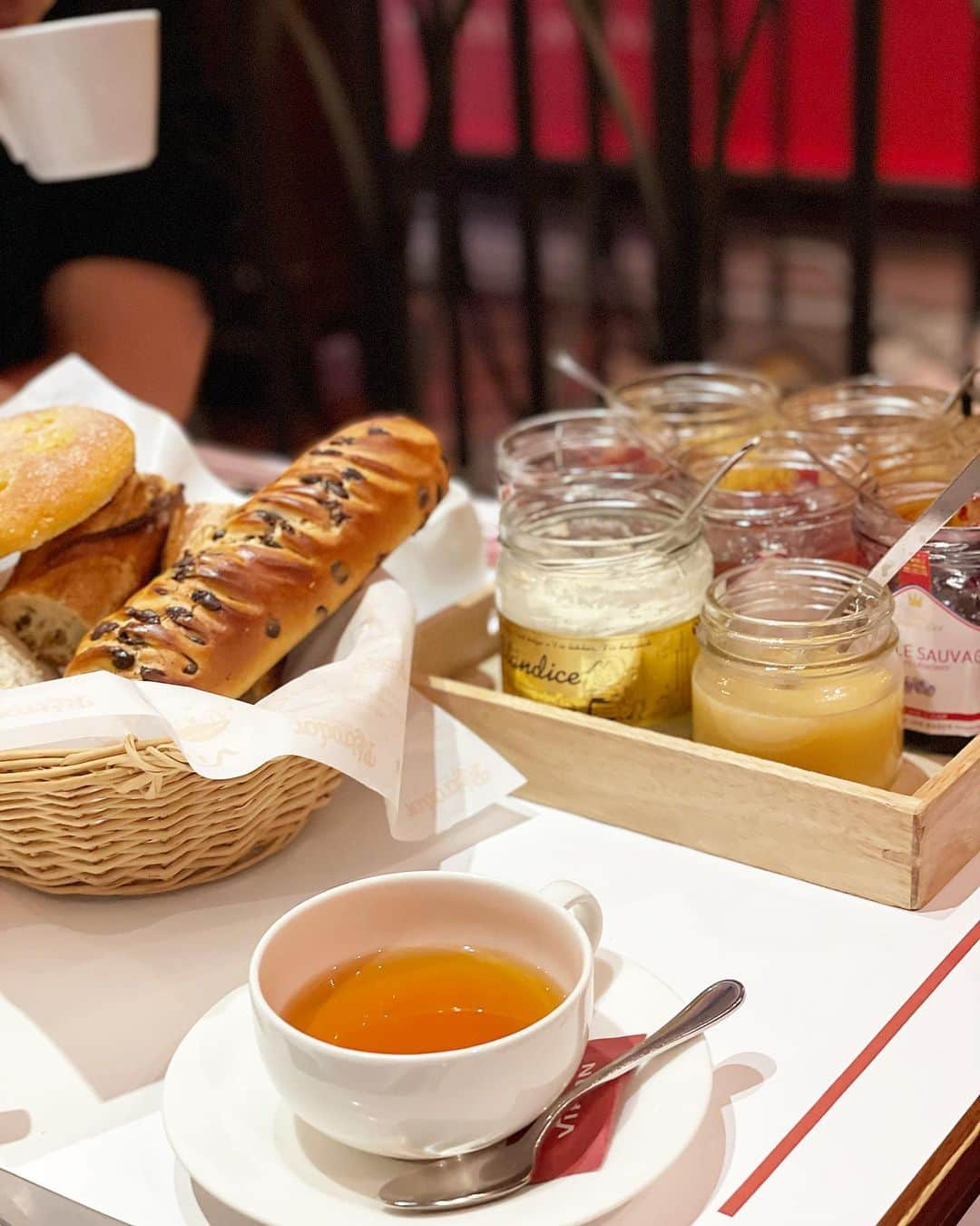 田中麻衣さんのインスタグラム写真 - (田中麻衣Instagram)「VIRONの朝食大好き🥖🍞🥐 特にフランスパンがおいしい🥺💕 #viron」5月22日 9時29分 - maitanaka1217