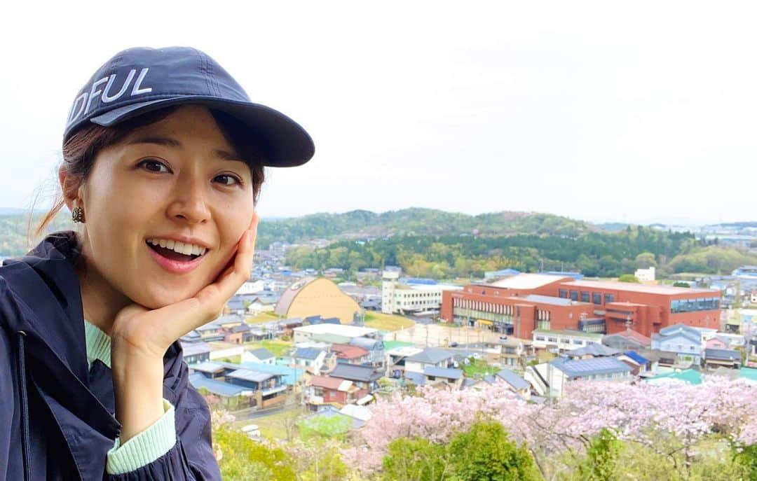 鈴木ちなみさんのインスタグラム写真 - (鈴木ちなみInstagram)「My home town 🏡   桜の咲いている頃、ちょっとだけ帰省しました💛  建物を見てピンとくるかた💫 まずまずの私の地元通⭐️ この写真をどこから撮影したか分かる方は、、、 マニアックな地元通🤣  散歩の様子をYouTubeにUPしています😁🎵」5月22日 19時15分 - chinami_suzuki0926