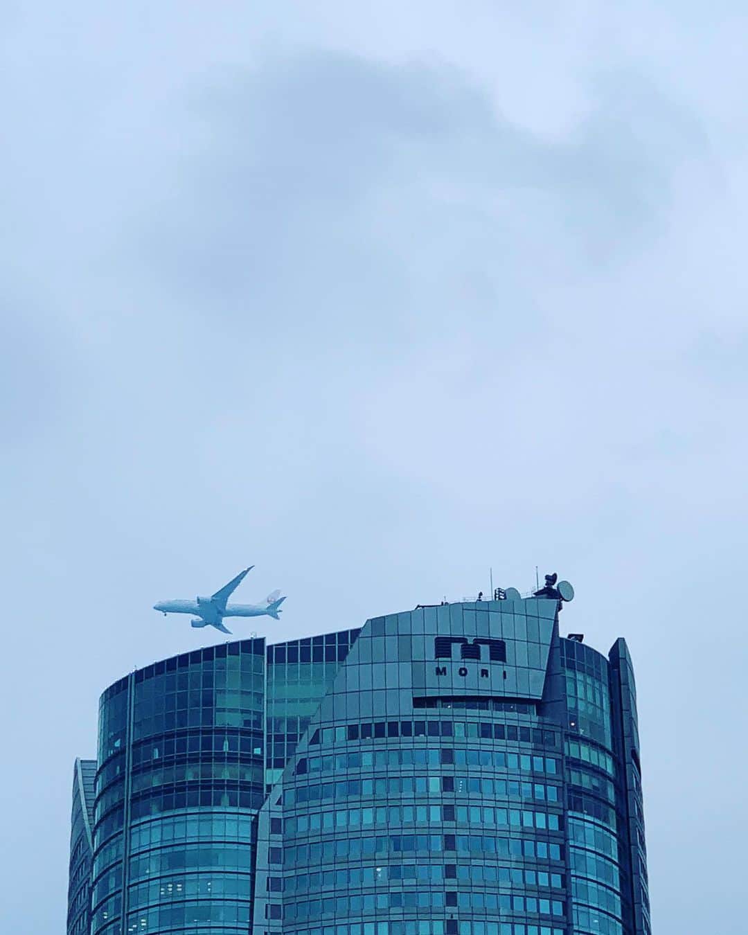 のインスタグラム：「#いまそら #tokyo #飛行機  ひくい.........」
