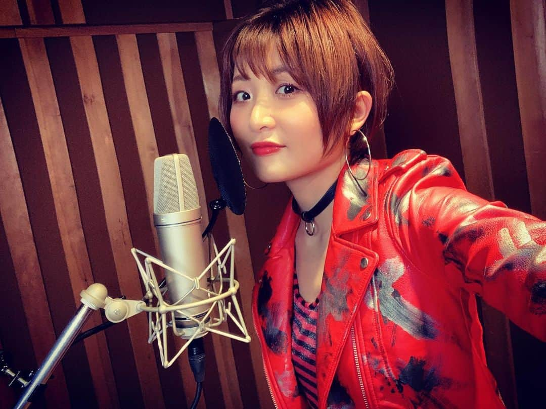 都乃さんのインスタグラム写真 - (都乃Instagram)「Youtubeで、紅蓮華/LiSA 一発録り 歌ってみた公開したよ🔥🔥🔥  え、いまさら？と思うかもだけど  歌が本当好きでさ😝 タイミングとか流行りとかも大事だけど なんか歌いたかったの！😋❣️  姪っ子がさ、さっちゃん鬼滅の刃の歌歌って！って言うからさ、 さっちゃん歌ってみちゃったよね🐶🎤  フルは↓↓↓ https://youtu.be/xWwcp5LjzXA 紅蓮華/LiSA【Cover by 都乃】  でも多分これURL飛べないから、 Youtubeで都乃検索してみてね🤤👍  #紅蓮華 #LiSA #鬼滅の刃 #JapaneseSINGER #japanesediva #SATONO #FirstTake #一発録り」5月22日 12時15分 - tonomotono