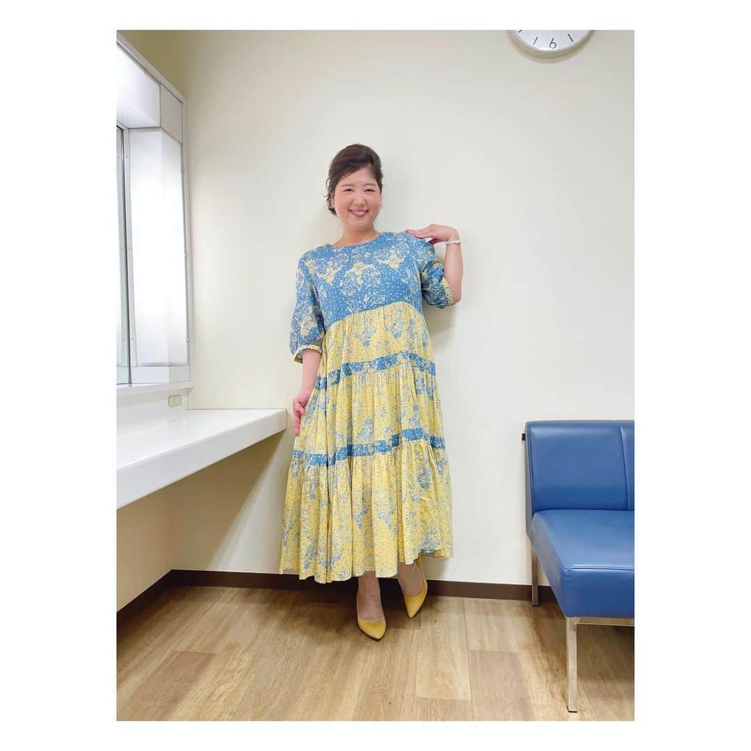 馬場園梓さんのインスタグラム写真 - (馬場園梓Instagram)「へい♪  お衣装のワンピースがめちゃくちゃかわいかったので  ルン♪   させていただきます！  こちら @asknowas_olaca さんとこのです！  アジサイみたいな色使いがとっても綺麗✨  なんだかこのままお出かけしたい気分！  ふわふわと ５月の優しい風に乗って  小田急百貨店新宿店で開催中の 唐揚げカーニバルに行きたい！！  だってカーニバルでっせ！！  ルン♪   #yeah #happy #exciting #ワンピース #asknowas #asknowasolaca  #あじさい #お気に入り #唐揚げカーニバル #小田急百貨店新宿店  #唐揚げ #カーニバル #お祭り女 #ご機嫌 #ルン♪」5月22日 12時49分 - babazonoazusa