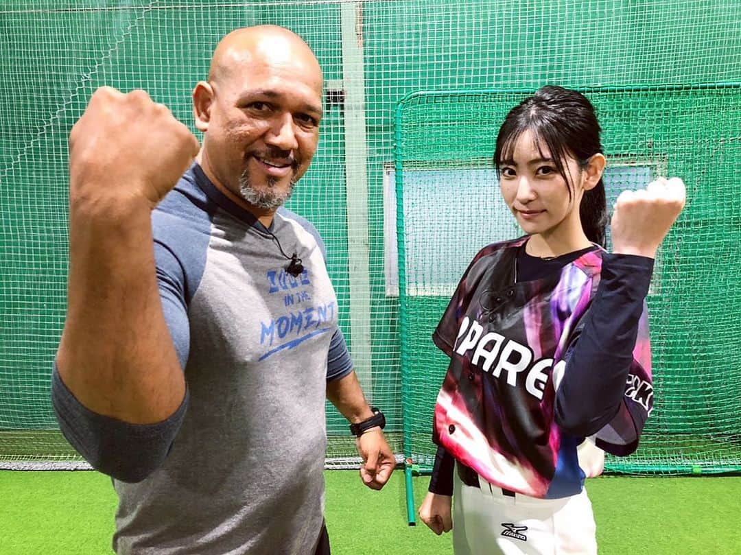 椿梨央のインスタグラム：「絶賛ラミちゃんねんるに出演中です🤞 . . 横浜DeNAベイスターズの 監督だったラミレスさんと 共演できた事が本当に感激です😭✨ ありがとうございました‼️ . . またラミちゃんねるに 出演できるように頑張ります‼️ . . 是非ラミちゃんねる 見て下さい^^ . . . . #野球 #野球女子 #女子野球 #草野球 #天晴 #ラミちゃんねる #ラミレス さん #椿梨央　@ramichan3」