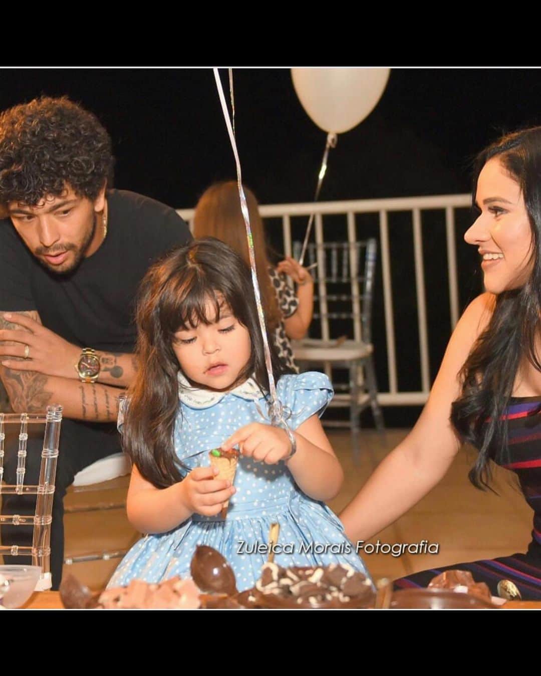 のインスタグラム：「3 aninhos da Lara ❤️ #lindadopapai」