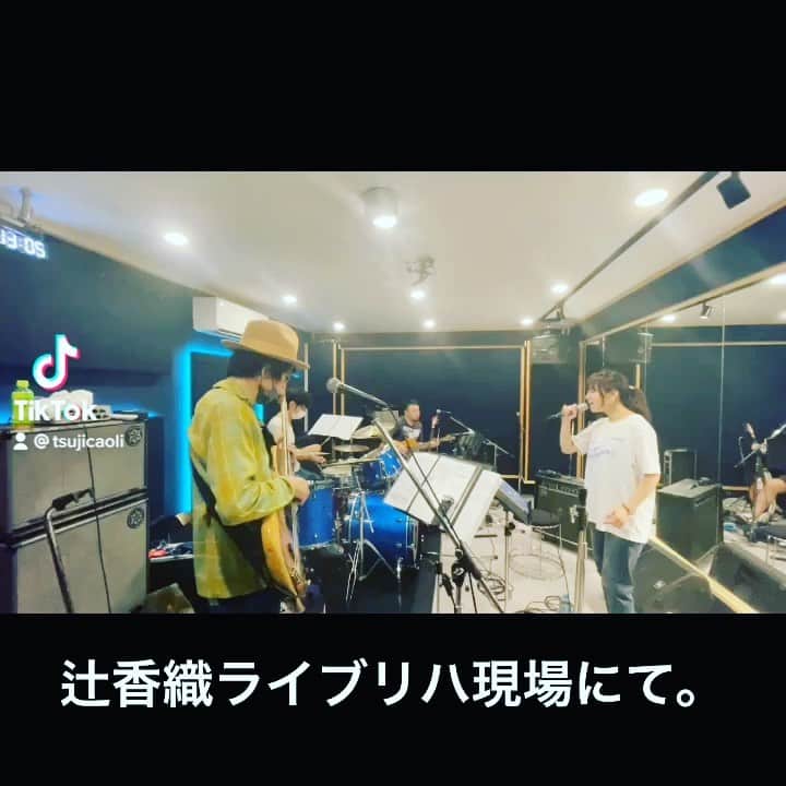辻香織のインスタグラム：「面白かったので、TikTokしてみました！ カメラは無事です😂 フォローしてね。↓ www.tiktok.com/@tsujicaoli」
