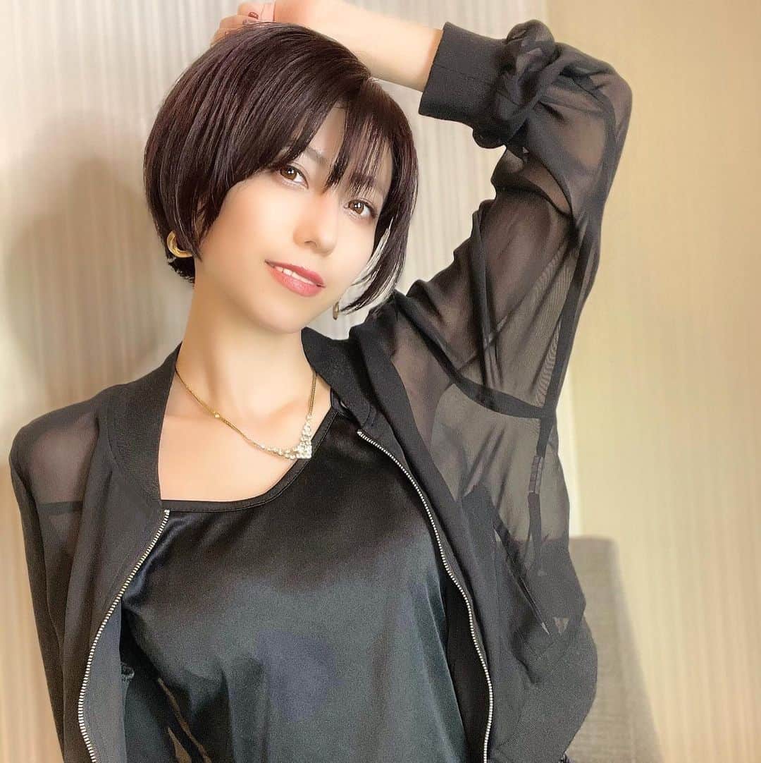 乃亜のインスタグラム：「❤︎ ・ ・ ・  #portrait #shotting #Japanesegir #followme #selfie #ショートヘア  #自撮り #グラビア #被写体 #AV女優 #セクシーショット #セクシー女優 #痴女優 #痴女 #乃亜 #インスタグラビア」