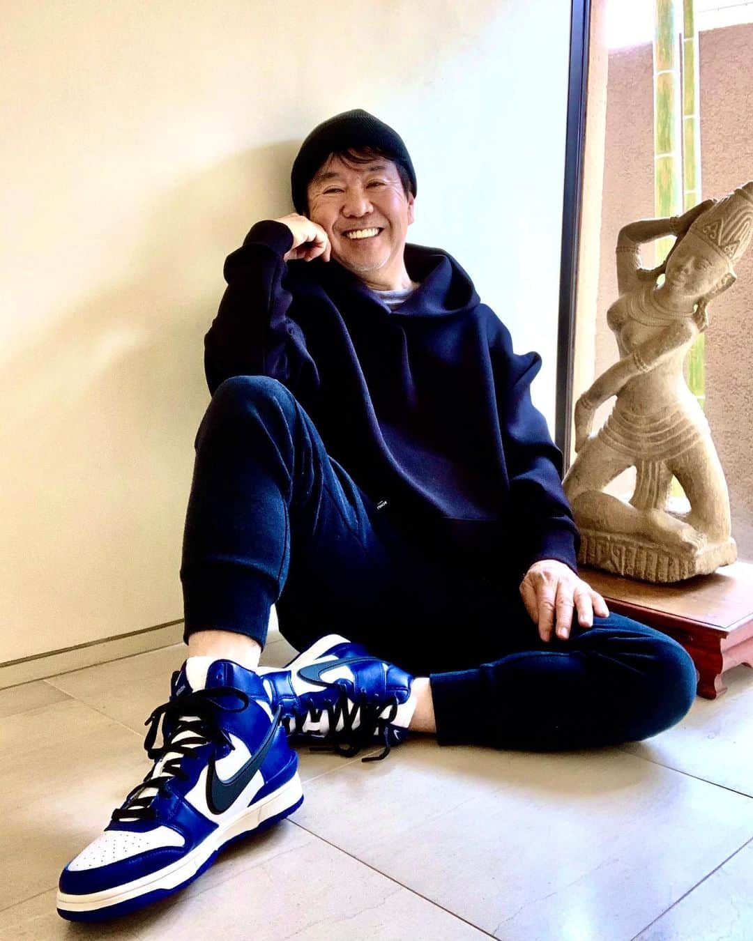 のインスタグラム：「THANK YOU 💙 カッコイイ！😃👍  @ambush_official @verbal_ambush @yoon_ambush  @nike @andchill @beams」