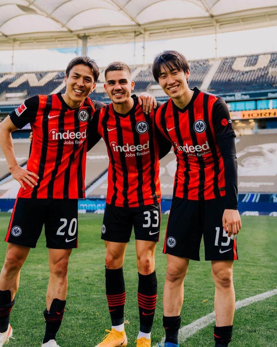 鎌田大地さんのインスタグラム写真 - (鎌田大地Instagram)「Unfortunately we couldn‘t get a CL place, but I am very proud to have been a part of this team.🦅 Thank you for your support through this season.   今シーズンも無事にリーグ戦全日程が終わり目標にしていたCLには届きませんでしたがホーム無敗、3ポイント制になってからのフランクフルトの最多勝ち点獲得、このチームメイトを誇りに思います。今シーズンも応援ありがとうございました。  @eintrachtfrankfurt」5月23日 3時59分 - kamadadaichi