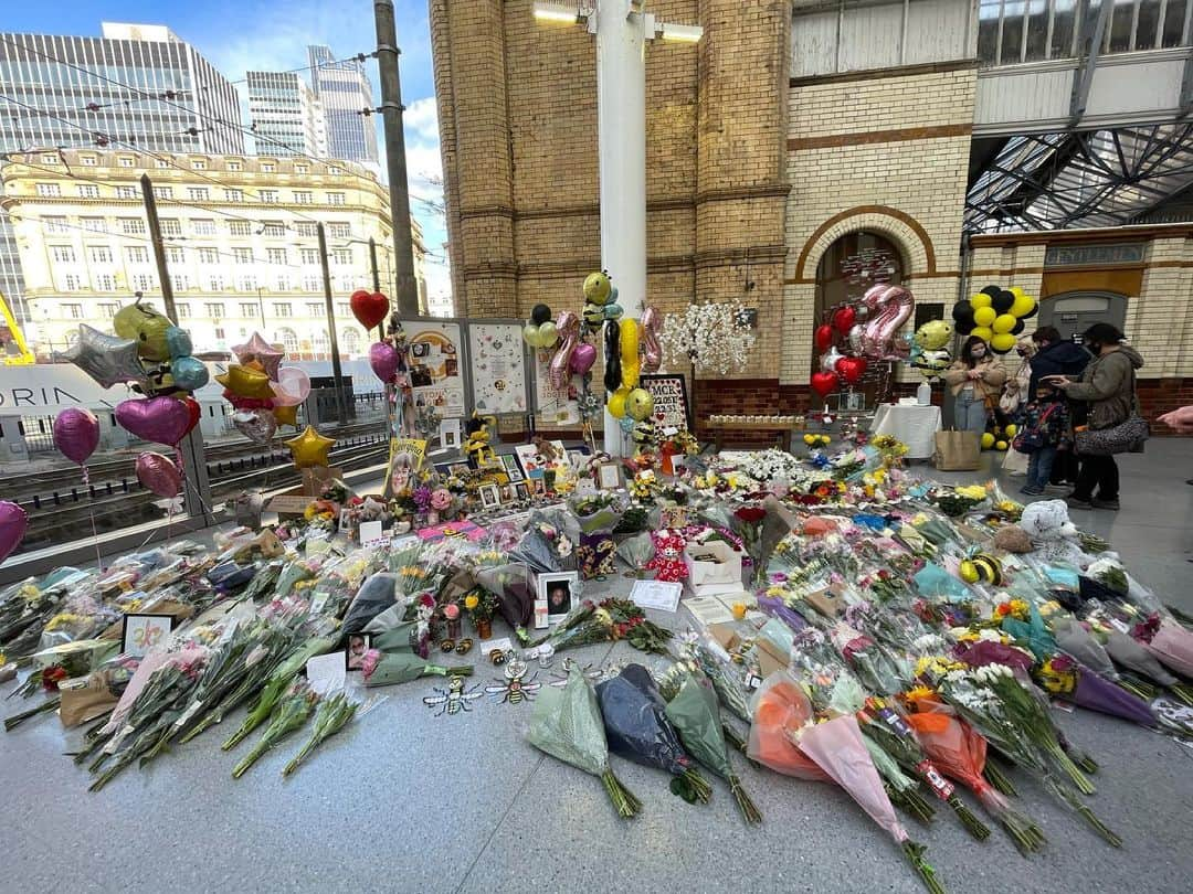 ペリー・エドワーズのインスタグラム：「memorial looking stunning 💛」