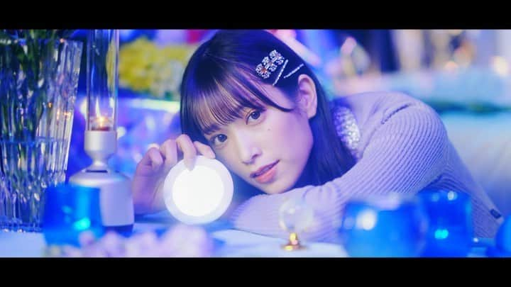 かとうみさとのインスタグラム：「日向坂46 佐々木久美 「NIGHT FLIGHT」 MV監督と作詞しました  ささくちゃん、現場の振る舞い一つ一つが聡明で綺麗で可愛くて全てを持っている女神だった💐  作編曲は @jwamadeus   格好良い曲ありがとう🥺✨ #NIGHTFLIGHT  #佐々木久美  youtu.be/7dB4GUx6QWM  MovieDirector & Lyric &editor：MISATO KATO MUSIC&produced by Shunsuke Takeuchi(JW) Camera：SHUN HANAWA Light：YOSUKE KURAI Hair & Make-Up：RIKO TANIGUTHI Styling：ALCATROCK  story:KUMI SASAKI」