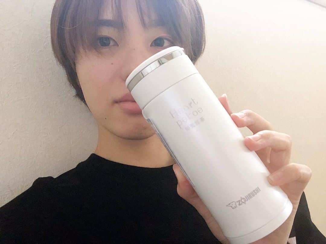 迫田さおりさんのインスタグラム写真 - (迫田さおりInstagram)「・ 知覧心茶堂さんとのGABA茶プロジェクトのクラウドファンディング🍵 ・ ご連絡遅くなってしまい申し訳ありませんでした🙇‍♀️ ・ 今回、皆様のおかげでプロジェクトを達成することができました🥺✨ 支援総額1,849,500円 達成率123% 支援者170名 本当にありがとうございました🙇‍♀️ ・ 現在、返礼品の発送準備中です🎁 マイボトルのサインも１つ１つ書かせていただきました✏️♪ ・ ６月より順次発送となります😊 ・ 支援してくださった皆様、本当にありがとうございました😊 もう少しお待ちくださいね☺️🍵 ・ ・ @shinsado_tiran  #鹿児島 #知覧 #クラウドファンディング #GABA茶 #知覧茶」5月22日 20時13分 - saori.rio