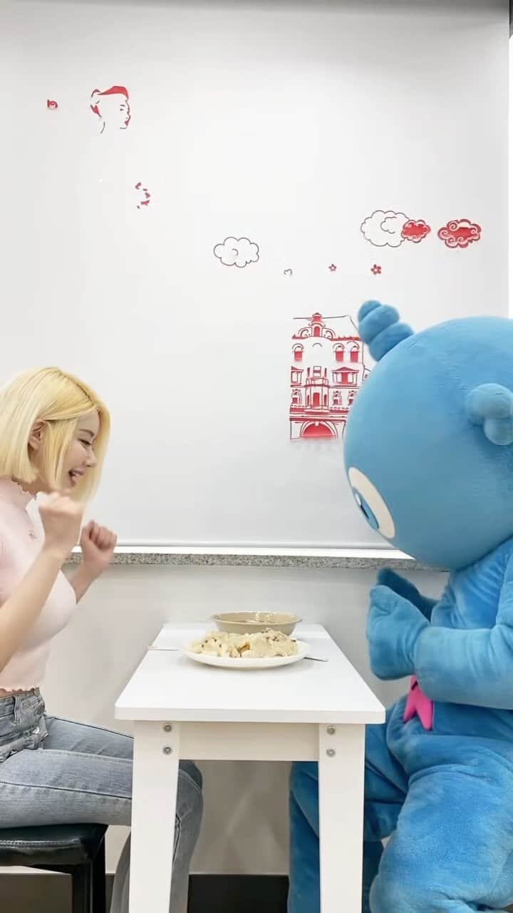Dj Sodaのインスタグラム：「다들 탕수육 찍먹?부먹?😋😋 team pour vs. team dip Where's my team dip out there? I like when my sweet & sour pork is crispy and crunchy💖💕」