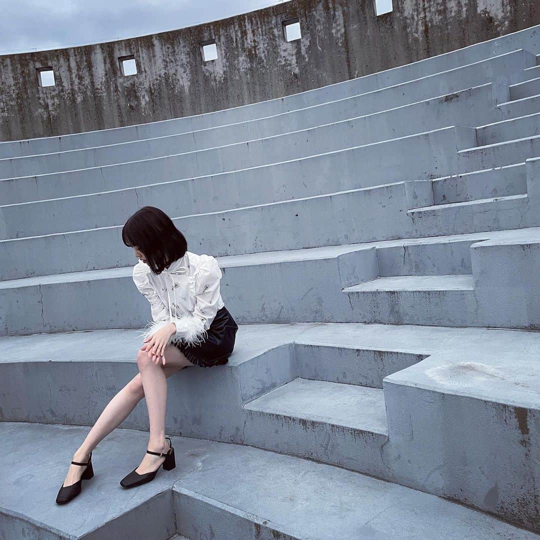 堀未央奈さんのインスタグラム写真 - (堀未央奈Instagram)「🕊🖤  好みすぎるコーディネート👖👠」5月22日 21時01分 - horimiona_official