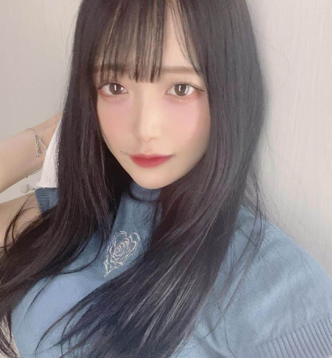 反田葉月さんのインスタグラム写真 - (反田葉月Instagram)「おいしそう  🕯new hair ↓ 大切なお仕事とライブに向けて 山戸さんにブルー系のカラーにして頂きました💧💧 サロンドミルクのトリートメントちゅるんって生き返るから 大好きなの.... 美夢ちゃんヘアーにするため前髪カットも＾＾ 今回も楽しかった笑ありがとうございました‪‪❤︎‬」5月22日 21時02分 - tandahazuki_