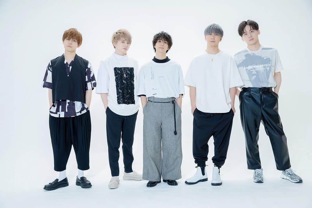 Da-iCEのインスタグラム：「*  @junon_jp 7月号発売中です！  今月は、6/6の発売記念イベントで 着用するTシャツを作りました👕  #Da_iCE × #JUNON『Da-iCE 10th Anniversary Book』は来月6/4(金)発売！」