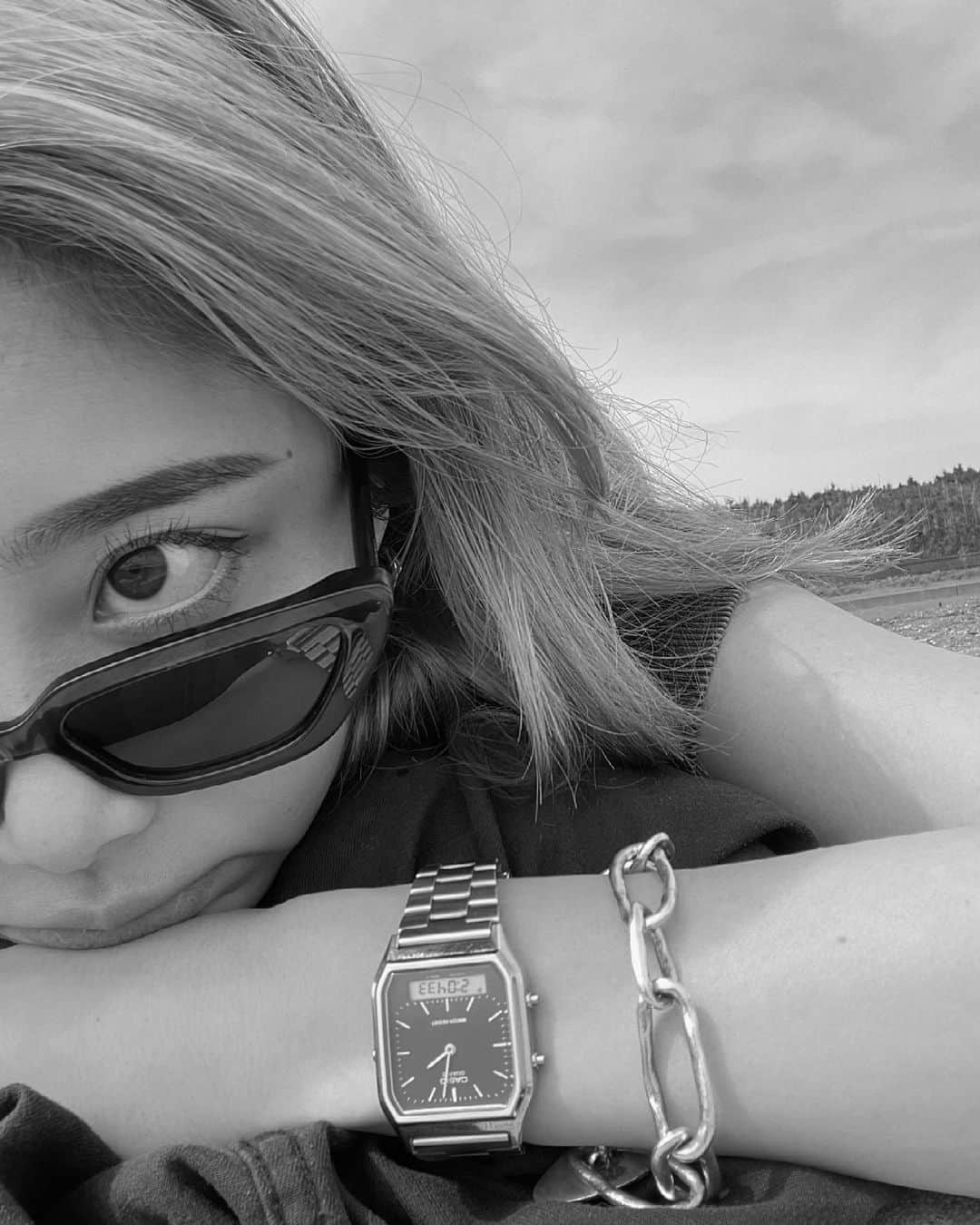 yuikoのインスタグラム：「最近よくかけてるサングラスは @komono 😎」