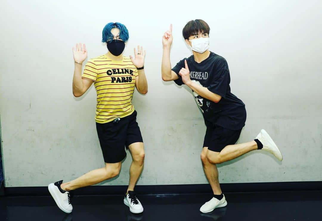 中務裕太さんのインスタグラム写真 - (中務裕太Instagram)「一足お先に 夏気分フゥーフゥー🤘  #もう夏でいいよね？ #梅雨で湿気嫌だ #髪の毛うねる #夏はジェネ祭りやで #楽しみにしててください #👽👽👽」5月22日 21時26分 - yuta_nakatsuka_official