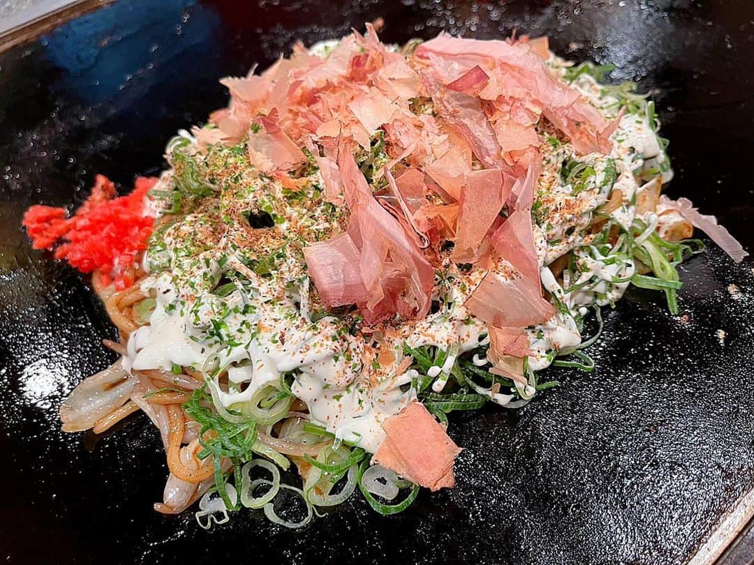 百合華さんのインスタグラム写真 - (百合華Instagram)「大阪鶴橋商店街にあるあいみんのお店『寿々』にて女子会もんじゃ焼きタイム②🥰🥰🥰  #緊急事態宣言休業中   あいみんに焼いて貰った絶品もんじゃ焼きやあいみんママが焼いてくださった鉄板焼きはどれもとっても美味しくってえみりんと一緒にお腹いっぱい堪能させて頂き有り難き幸せで御座います💋  次回は鶴橋商店街巡りもしたいな❤️  #japan #日本 #osaka  #大阪 #鶴橋 #鶴橋商店街 #寿々 #お好み焼き #もんじゃ焼き #もんじゃ焼き女子会 #女子会 #女子会ランチ #女子会ランチは話が尽きない  #美女との食事は癒される  #美女に囲まれて幸せ  #美女が焼くお店  #美食 #美食家」5月22日 21時50分 - yurika.lovelily