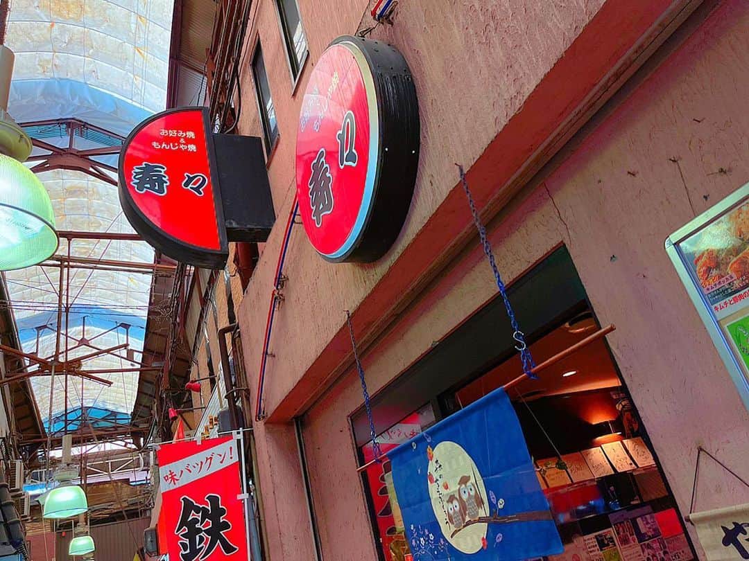 百合華さんのインスタグラム写真 - (百合華Instagram)「大阪鶴橋商店街にあるあいみんのお店『寿々』にて女子会もんじゃ焼きタイム②🥰🥰🥰  #緊急事態宣言休業中   あいみんに焼いて貰った絶品もんじゃ焼きやあいみんママが焼いてくださった鉄板焼きはどれもとっても美味しくってえみりんと一緒にお腹いっぱい堪能させて頂き有り難き幸せで御座います💋  次回は鶴橋商店街巡りもしたいな❤️  #japan #日本 #osaka  #大阪 #鶴橋 #鶴橋商店街 #寿々 #お好み焼き #もんじゃ焼き #もんじゃ焼き女子会 #女子会 #女子会ランチ #女子会ランチは話が尽きない  #美女との食事は癒される  #美女に囲まれて幸せ  #美女が焼くお店  #美食 #美食家」5月22日 21時50分 - yurika.lovelily