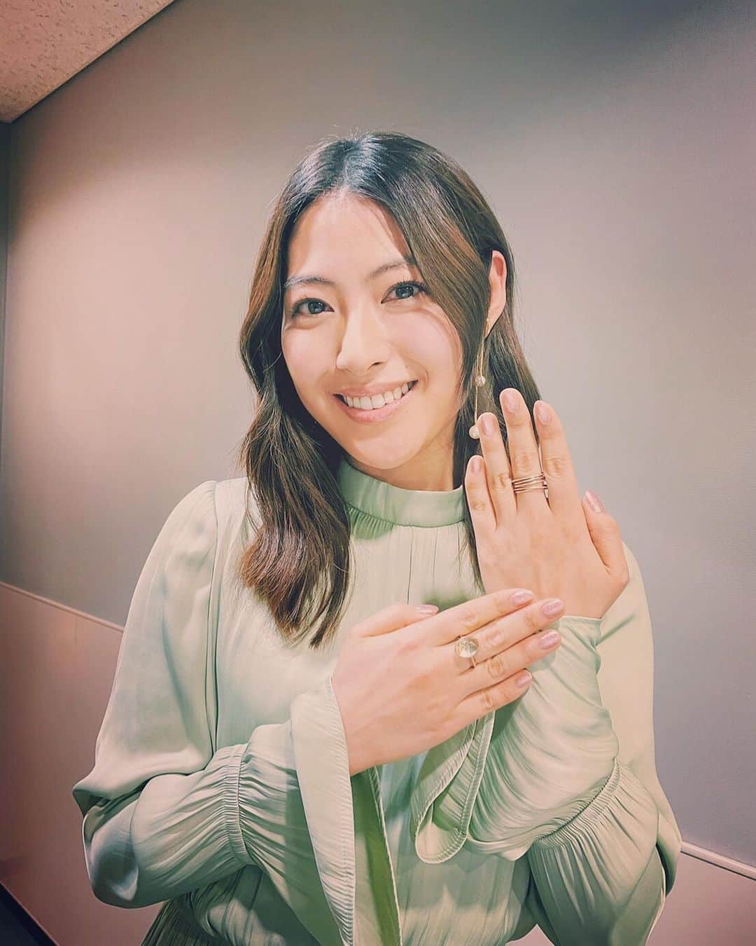 瀧本美織のインスタグラム：「💪🏻 「それSnow Manにやらせて下さい」 明日の13時〜観てくださいね🌸 永遠にやっていたいとっても楽しいゲームをしたので、皆さんもぜひ一緒にやってみてください！Snow Manの皆さん、明るくて楽しくて元気もらいました〜😆☀️ありがとうございました！  👗 @ladymade_official 💎 @d.u.e_official   #それsnowmanにやらせて下さい   #それスノ   #snowman さん」