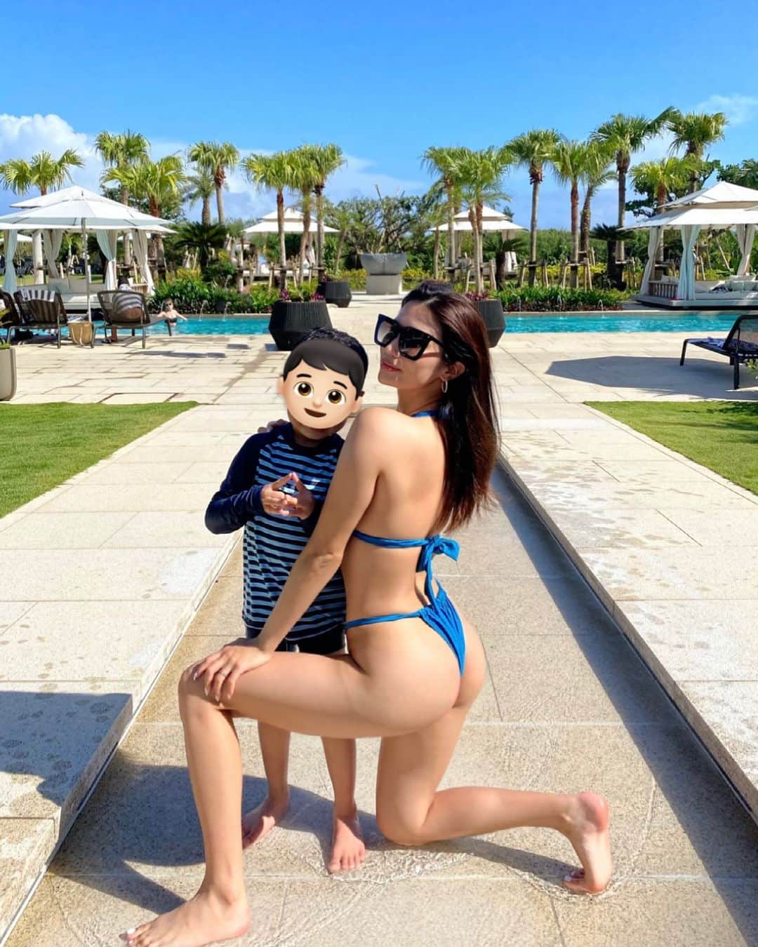 Atkのインスタグラム：「One of my favorite pic with my 👦🏻💙 - - 最近はまたまたNetflix中毒でついつい夜更かししてニキビできてしまった🥲🥲🥲ハマりだしたら一気観するタイプ😭💔」