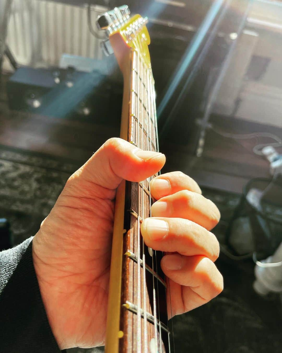 布袋寅泰さんのインスタグラム写真 - (布袋寅泰Instagram)「光の音を奏でたい。#guitar」5月23日 1時28分 - hotei_official