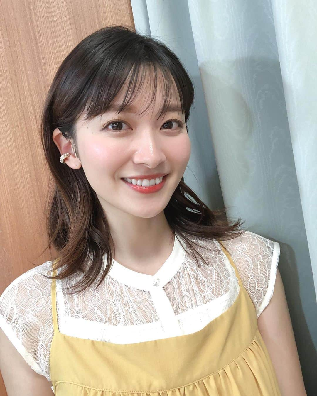 山本里菜さんのインスタグラム写真 - (山本里菜Instagram)「. サンジャポありがとうございました😊❤️  サンジャポ公式YouTubeも始まりましたので皆さんぜひチャンネル登録お願いします☺️✨  今日はイヤーカフを借りました❤︎ 可愛い〜！！！ イヤーカフも作ってみようかな👀  tops→(@stola.jp  one-piece→(@lounie_jp  shoes→(@dianashoespress   #サンデージャポン　#サンジャポ　#YouTube #イヤーカフ　#アクセサリー　#ヘアアレンジ　#衣装」5月23日 13時46分 - rinayamamoto_0622