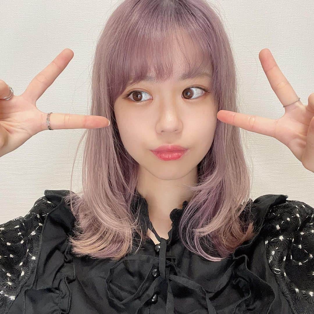 かすこんねぅのインスタグラム：「紫の色落ちも可愛いくて最高！！！！！！！！！！！！ふぉっ！！！！！！ エスタブリッシュポーズ流行らせたいな🙂」
