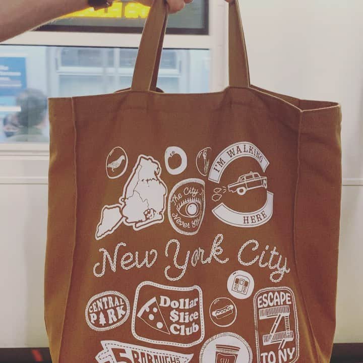 マップトートのインスタグラム：「Mom and Dad’s first date night in 18 months!」