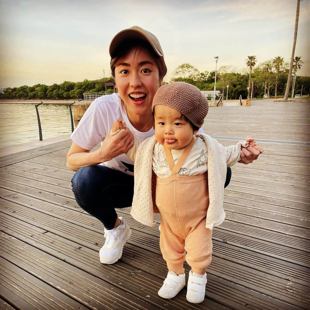 栗原文音さんのインスタグラム写真 - (栗原文音Instagram)「ある日の休日〜♪ お姉ちゃん♡ 姪っ子甥っ子とお散歩👧👶  大好きな家族とゆっくり過ごす休日は、 私にとってと〜っても幸せな時間😌💓  いつもありがとう♡  #ファミリー #大切な存在 #癒し #お姉ちゃん #姪っ子 #甥っ子 #FIDES #Fides #お気に入り」5月23日 14時06分 - ayane0927