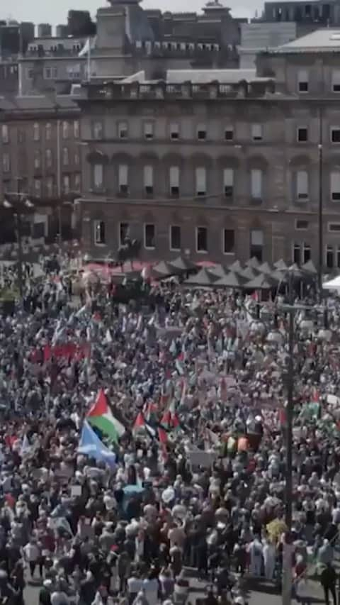 チェリーン・ダビスのインスタグラム：「So heartening to see! The world stands with us!!  #freepalestine」