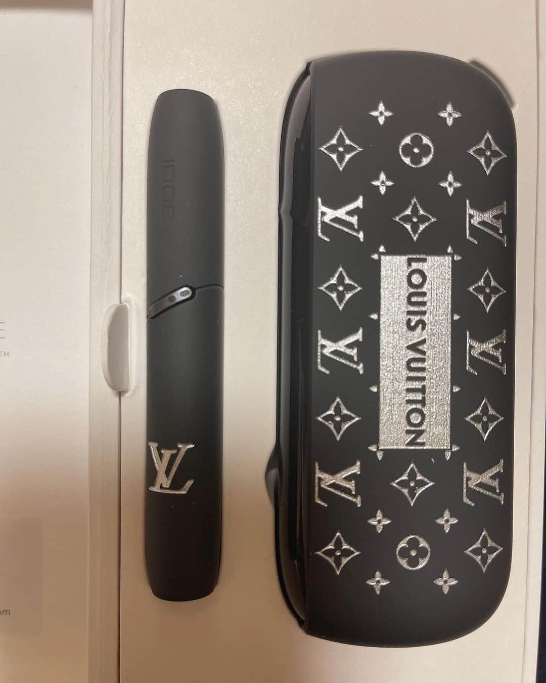 坂口杏里のインスタグラム：「@iqos.custom.store  さんに、カスタム してもらいました😍❣️💭 めっちゃかわいい❤️！ カスタムして もらいたい方は @iqos.custom.store  にて😊🌈🌸」