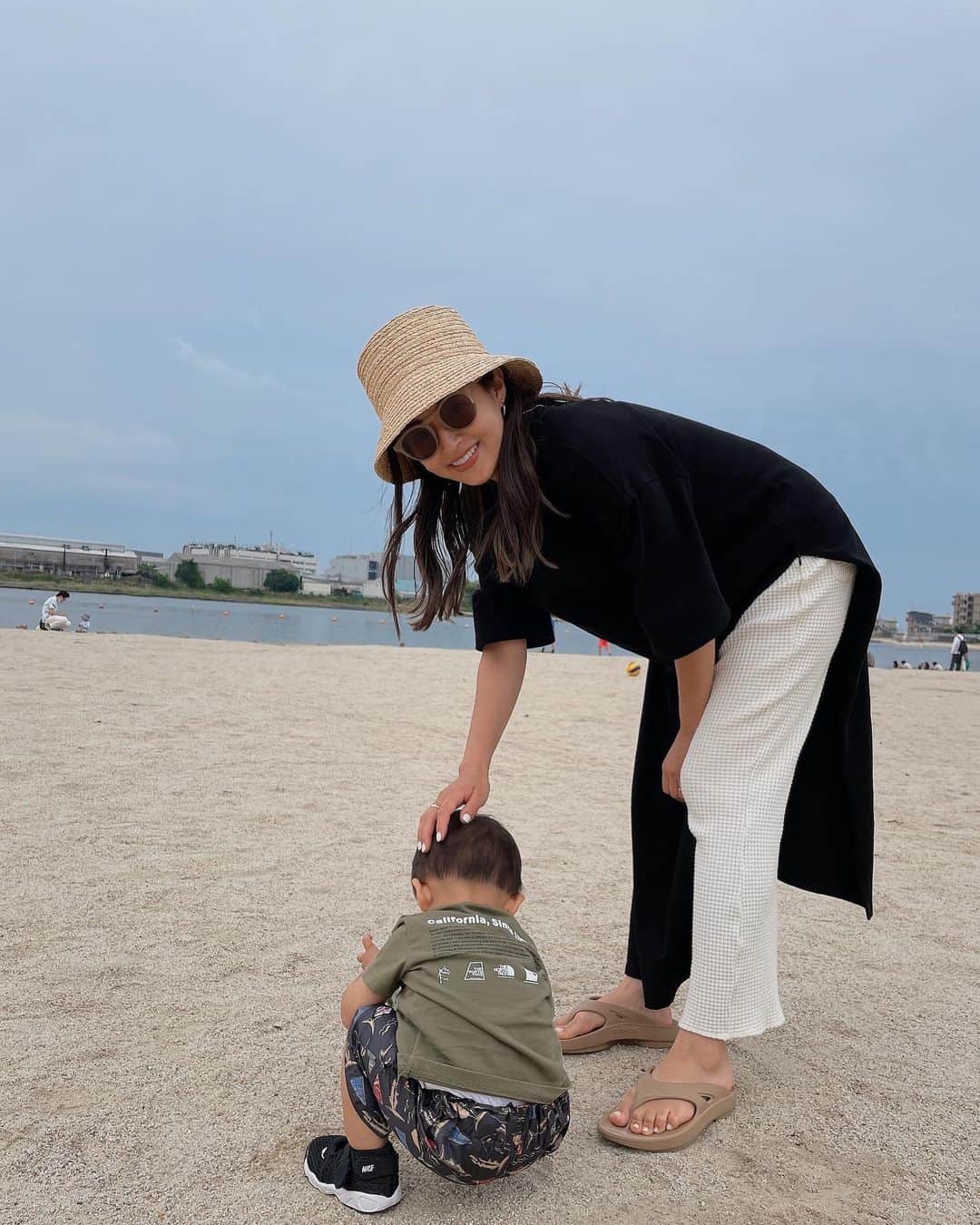 佐野真依子さんのインスタグラム写真 - (佐野真依子Instagram)「お砂遊び楽しかったね🐚 この日初めてとっても楽しそうに 砂であそんでいたので早速お砂場セットを かいにゆきました🐈🐕🐈」5月23日 12時08分 - sanomaisanomai