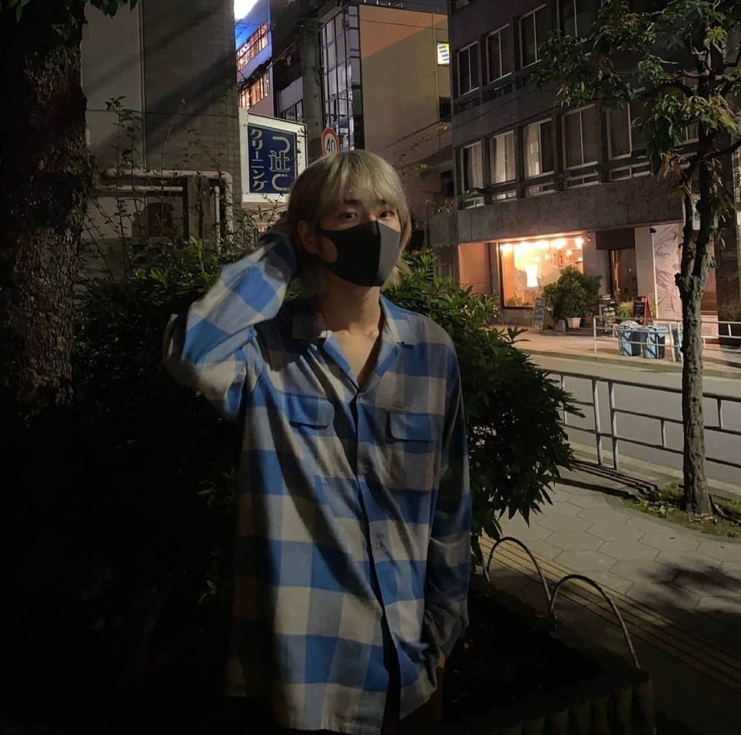 てっちゃんのインスタグラム：「首痛めてるのでイケメンです。」