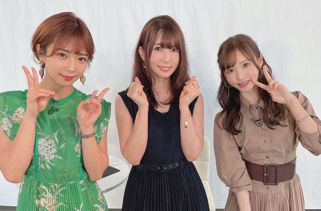のインスタグラム：「ㅤㅤ ㅤㅤ 本日は「ボクらの時代 The DEEP」にて紗倉まなさん、波多野結衣さんとのトークライブに参加させていただきました！  久し振りにレジェンドのお二人とじっくりお話しさせて頂けたことで、改めて自分がここまで来ることが出来たのはデビュー当初に素晴らしい先輩方とお仕事をご一緒させていただき、たくさんの学ぶ機会を与えていただくことが出来たからだなと感じることが出来ました。  背中を追い、見習うことができる素敵な先輩方や温かいスタッフの皆様に囲まれ真っ直ぐな気持ちで仕事に徹することのできる今のこの環境に心から感謝です！  またお二人とお仕事させていただけるよう、気持ちを新たに頑張りたいと思います🌸  アーカイブは1週間ほど視聴可能とのことですので、気になる方はぜひご覧くださいませ✨  https://www.fujitv.co.jp/jidai/deep/  #フジテレビ #ボクらの時代 #ボクらディープ」