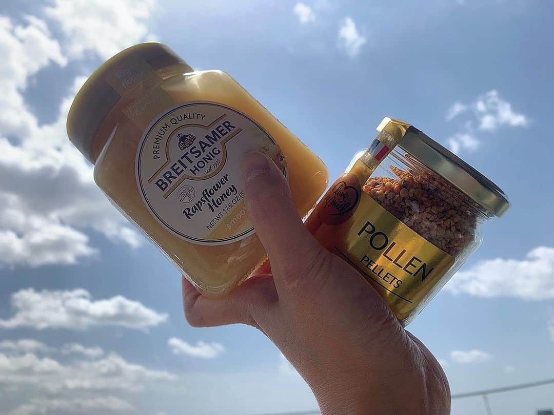 荒川真衣のインスタグラム：「蜂が作った﻿ super food🐝🐝﻿ 　﻿ ﻿ ﻿ ﻿ #ビーポーレン﻿ #結晶蜂蜜﻿ #まいころcooking﻿ #アレンジレシピ色々﻿ #誰でも食べれる昆虫食﻿」