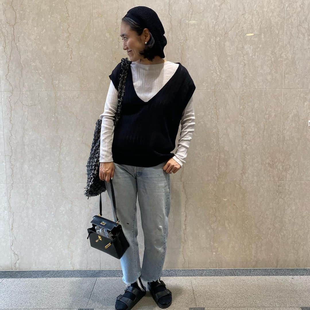 金子綾さんのインスタグラム写真 - (金子綾Instagram)「#ootd  #akcloset   ウッカリ足を捻挫して… 毎日毎日、毎日 ビルケンを履いています😂 あと少し…」5月23日 22時35分 - ayaaa0707