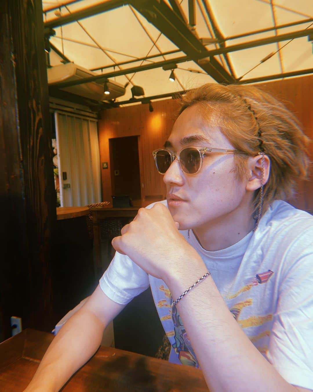 のインスタグラム：「地味に金髪キープしてます 起きてる人コメント返します🍺 #vintage#vintagefashion」