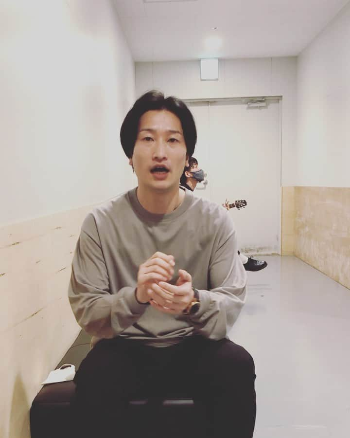 山添寛（相席スタート）のインスタグラム：「実家にて。  #聞いてほしい話 #アイロンヘッド #辻井さん」