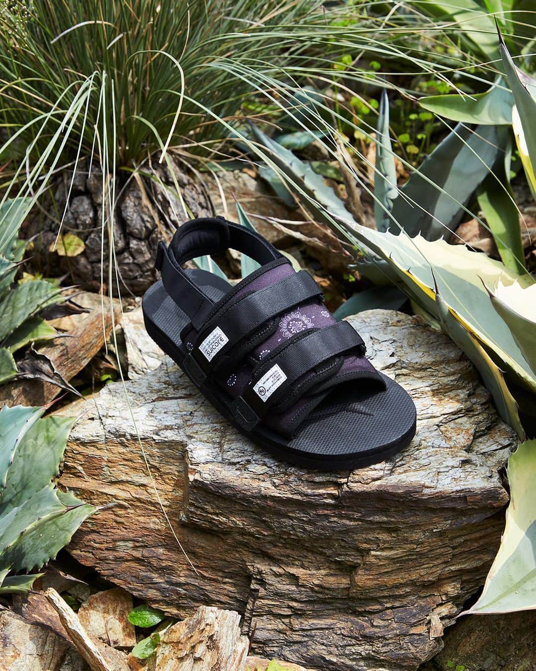 のインスタグラム：「#Repost @neighborhood_official ・・・  NEIGHBORHOOD®︎｜SUICOKE﻿ 🔺// MAY.29 //﻿🔺 ______________________________________﻿ ﻿ @suicoke_official ﻿ #neighborhood ﻿ #nbhd ﻿ #craftwithpride﻿ #suicoke」