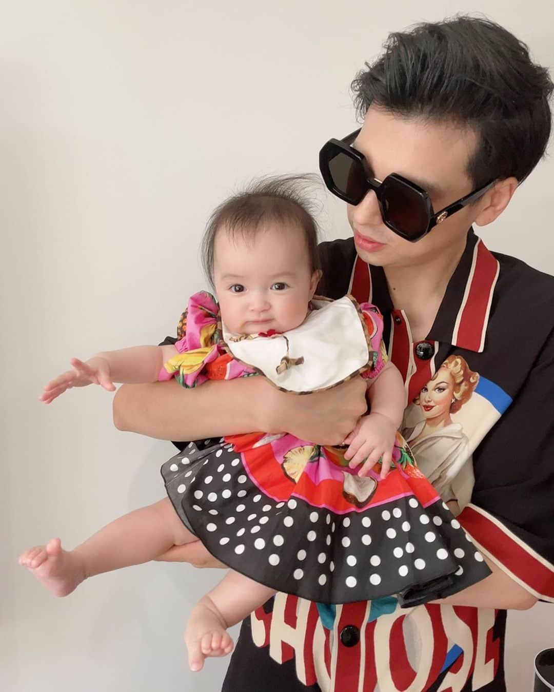 アレクサンダーさんのインスタグラム写真 - (アレクサンダーInstagram)「dolce&gabbanaコーデ❤️ 可愛い❤️  #dolce&gabbana #baby #生後7か月」5月23日 16時04分 - alexanderfriends