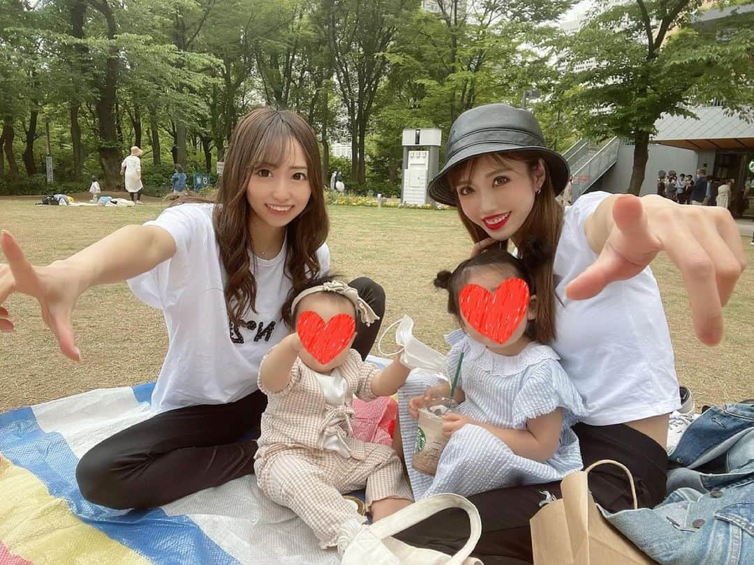 MARIEのインスタグラム：「ぴくにく🐰🌈💕 #新米ママ  #育児 #ママリ #女の子ママ#2歳ママ #2歳3ヶ月 #ピクニック」