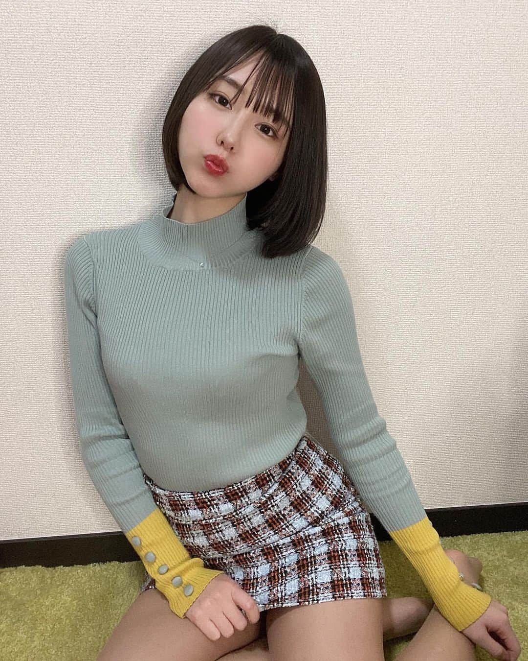 美女美容事情さんのインスタグラム写真 - (美女美容事情Instagram)「《逃げ恥…！？👀✨》 *⁠ 今回ご紹介させて頂きますのは!!👀❤︎⁠⠀ あへこさん< @ahekokoko0527 >の素敵なお写真📸⁠⠀⁠⠀⁠⠀⁠⠀ *⁠⠀⁠⠀⁠⠀⁠⠀ ショートヘア良いですね😚🎶 個人的にですが、雰囲気が逃げ恥の時のガッキーに少し似てます💖✨ ガッキーロスの方にはおすすめです💓😂 *⠀⁠⠀⁠⠀⁠⠀⁠⠀ あへこさん< @ahekokoko0527 > ⁠⠀⁠⠀⁠⠀⁠⠀ 素敵な投稿ありがとうございました☺️📸✨ *⠀⁠⠀⁠⠀⁠⠀⁠⠀ あへこ / 神成藍子さんのアカウントには他にも素晴らしい投稿が沢山ありますので是非覗いてみてくださいね💁‍♀️💙⁠⠀⁠⠀⁠⠀⁠⠀ *⠀⁠⠀⁠⠀⁠⠀⁠⠀ △▼△▼△▼△▼△▼△▼△▼△▼△▼ ⁠⠀⁠⠀⁠⠀ ❤🧡💛「美女美容事情」💚💙💜⠀⠀⠀⠀⠀⠀⠀⠀⠀⠀⠀⠀⠀⠀⁠⠀⁠⠀⁠⠀⁠⠀⁠⠀ 👇掲載ご希望の方は👇⠀⠀⠀⠀⠀⠀⠀⠀⠀⠀⠀⠀⠀⠀⠀⁠⠀⁠⠀⁠⠀⁠⠀⁠⠀ @b_b_j.jタグ付けと🖤 # ビジョビ ⁠⠀ 🖤タグ付けお願いします✨⠀⠀⠀⠀⠀⠀⠀⠀⠀⠀⠀⠀⠀⠀⠀⁠⠀⁠⠀⁠⠀⁠⠀⁠⠀ △▼△▼△▼△▼△▼△▼△▼△▼△▼ ⁠⠀⁠ #美女 #美容 #ショート美女 #ショートヘア #清楚 #清楚系美女 #かわいい #黒髪 #ボブ  #黒髪ショート #黒髪ショートしか勝たん #逃げ恥 #ガッキー 風 #新垣結衣 似✨✨」5月23日 17時03分 - b_b_j.j