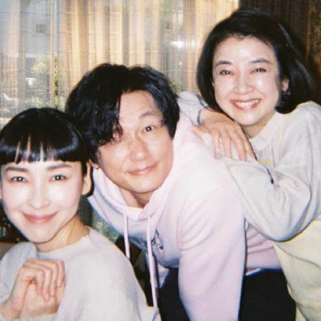 岸本加世子のインスタグラム：「「あの時キスしておけば」盛り上がって参りました。 テレ朝金曜２３時15分。 #あのキス #井浦新#麻生久美子」